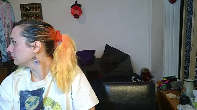 Evelan420 online show from November 10, 2025, 8:47 pm