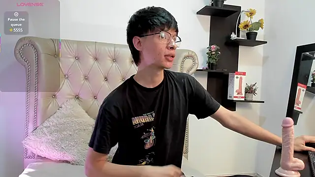 OliverWhite18 online show from January 29, 2025, 12:24 pm