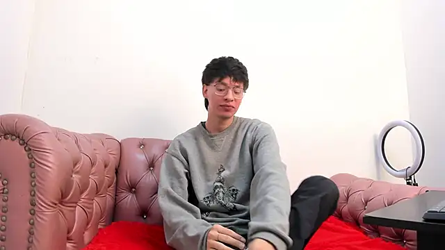 OliverWhite18 online show from January 24, 2025, 12:31 pm