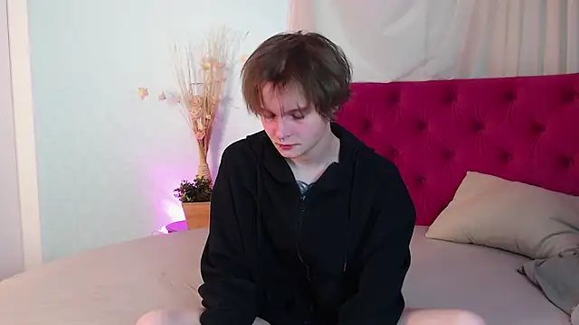 DemianEnglen online show from April 13, 2026, 8:13 pm