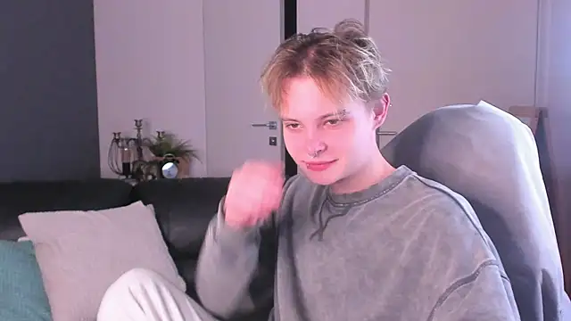 DemianEnglen online show from October 15, 2025, 9:56 pm