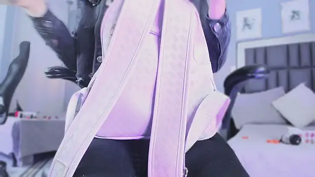 Snapshot of Raven_jade_ chatting on October 30, 2025, 7:55 pm Raven jade online show from October 30, 2025, 7:55 pm