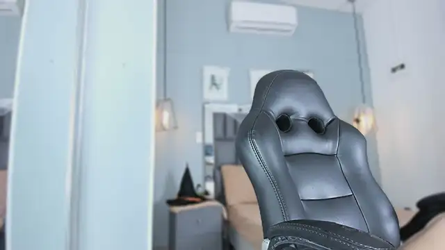 Snapshot of Raven_jade_ chatting on November 1, 2025, 7:19 pm Raven jade online show from November 1, 2025, 7:19 pm