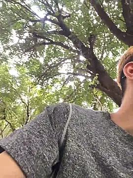 Snapshot of izan_20 chatting on March 21, 2025, 3:57 pm izan 20 online show from March 21, 2025, 3:57 pm