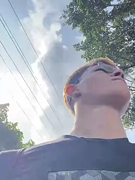 Snapshot of izan_20 chatting on March 17, 2025, 2:34 pm izan 20 online show from March 17, 2025, 2:34 pm