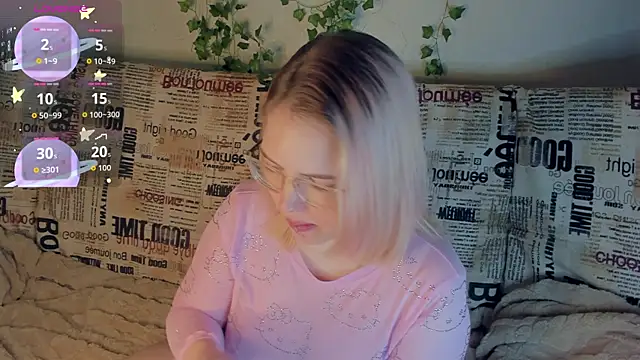 Snapshot of Manic_pixie_ chatting on September 19, 2025, 4:00 pm Manic pixie  online show from September 19, 2025, 4:00 pm