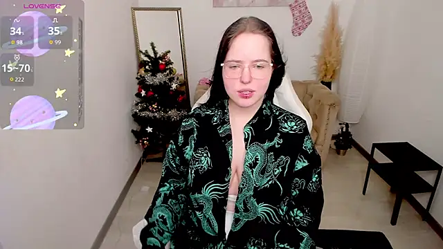 Manic pixie  online show from December 17, 2025, 3:39 pm