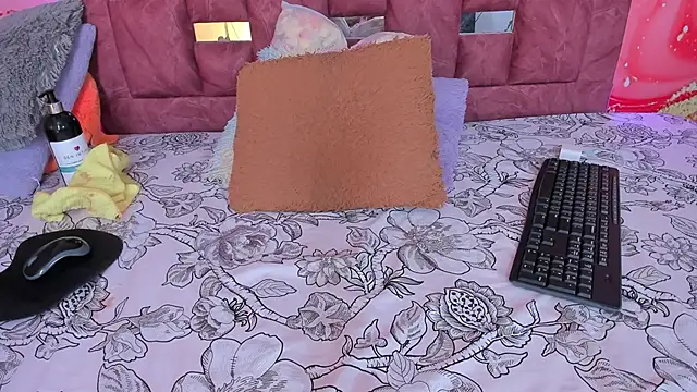 Snapshot of scarlett__evans_ chatting on March 20, 2025, 9:24 pm scarlett  evans  online show from March 20, 2025, 9:24 pm