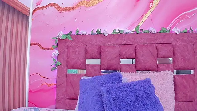 scarlett  evans  online show from November 13, 2025, 6:12 pm