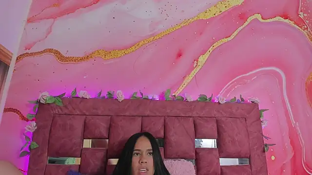 scarlett  evans  online show from November 24, 2025, 6:19 pm