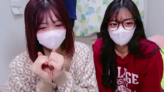 NA-KAREN-V8 online show from December 5, 2025, 12:04 pm