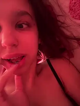 Snapshot of SandraTucker chatting on February 20, 2026, 6:37 am SandraTucker online show from February 20, 2026, 6:37 am