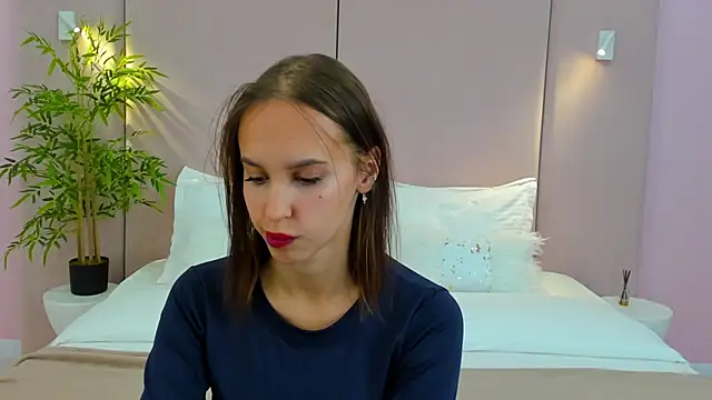 Snapshot of SandraTucker chatting on October 4, 2025, 2:57 am SandraTucker online show from October 4, 2025, 2:57 am