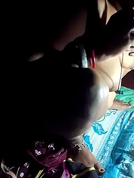 Snapshot of Bong-lady chatting on November 13, 2025, 7:18 pm Bong-lady online show from November 13, 2025, 7:18 pm