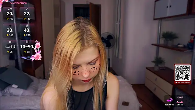 Snapshot of LynetHakes chatting on September 30, 2025, 4:18 am LynetHakes online show from September 30, 2025, 4:18 am