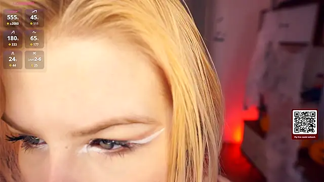 Snapshot of LynetHakes chatting on November 5, 2025, 4:26 am LynetHakes online show from November 5, 2025, 4:26 am