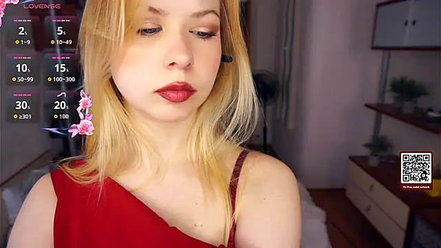 Snapshot of LynetHakes chatting on October 2, 2025, 4:16 am LynetHakes online show from October 2, 2025, 4:16 am