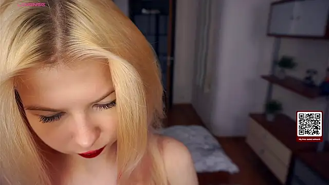 Snapshot of LynetHakes chatting on November 22, 2025, 4:22 am LynetHakes online show from November 22, 2025, 4:22 am