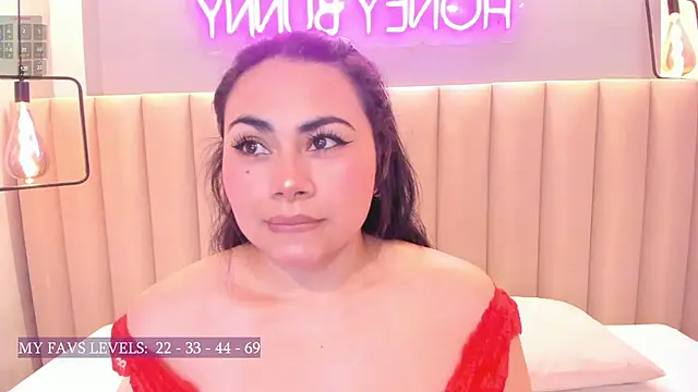 Snapshot of Naomymonroe_ chatting on October 17, 2025, 9:49 pm Naomymonroe online show from October 17, 2025, 9:49 pm