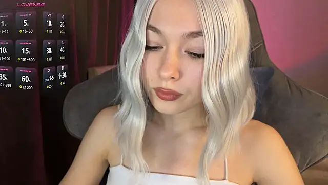 Ohmy Nora  online show from June 3, 2026, 1:45 pm
