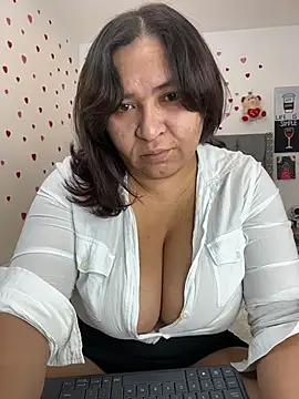 Snapshot of KarlaWild chatting on February 5, 2026, 9:49 am KarlaWild online show from February 5, 2026, 9:49 am