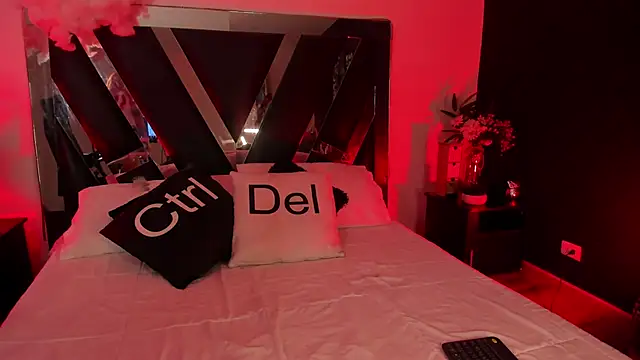 Snapshot of IsabellaDeLuca chatting on February 11, 2025, 1:20 pm IsabellaDeLuca online show from February 11, 2025, 1:20 pm
