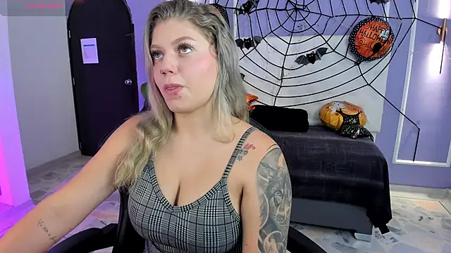 Snapshot of alaia_greyy chatting on October 21, 2025, 12:37 pm alaia greyy online show from October 21, 2025, 12:37 pm