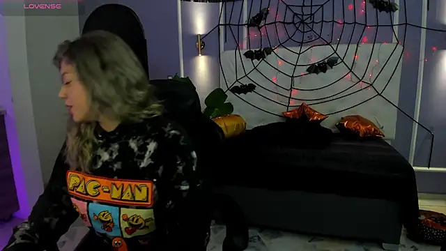 Snapshot of alaia_greyy chatting on October 17, 2025, 12:51 pm alaia greyy online show from October 17, 2025, 12:51 pm