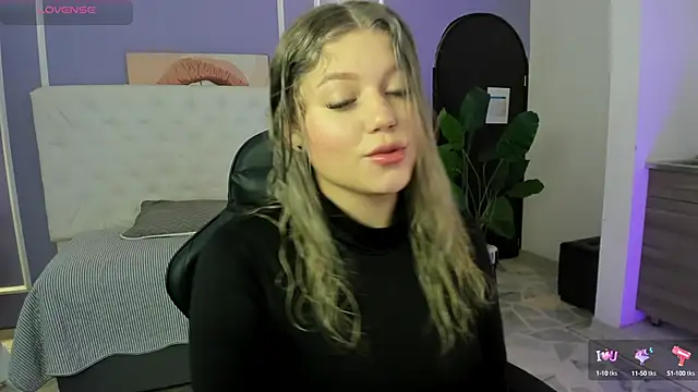 Snapshot of alaia_greyy chatting on October 2, 2025, 12:52 pm alaia greyy online show from October 2, 2025, 12:52 pm