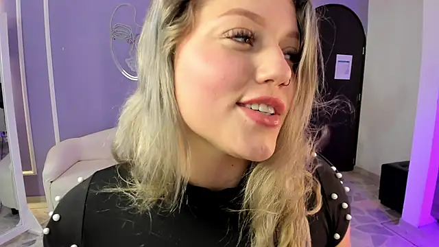 Snapshot of alaia_greyy chatting on September 25, 2025, 12:44 pm alaia greyy online show from September 25, 2025, 12:44 pm