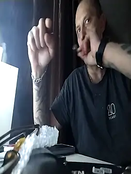 MaxDevilWhite online show from November 24, 2025, 7:58 pm