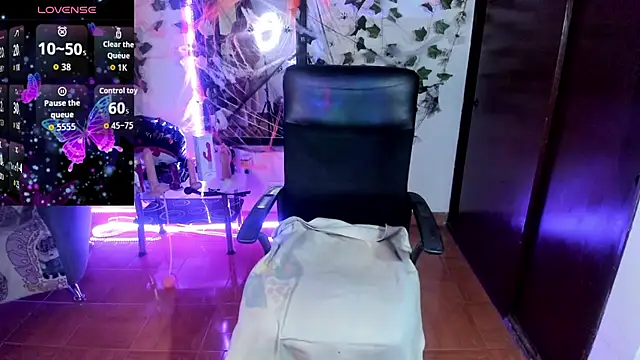 saray  jones online show from October 18, 2025, 8:00 pm