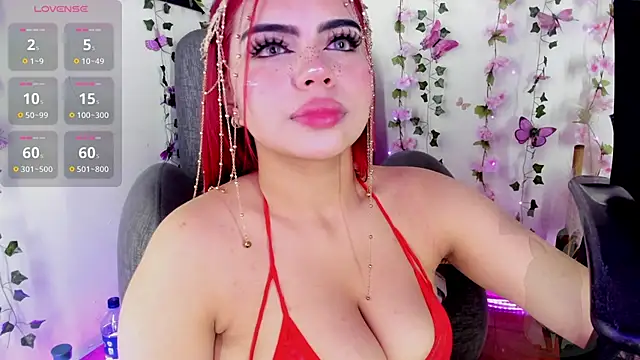 Snapshot of saray__jones chatting on May 5, 2026, 5:27 pm saray jones online show from May 5, 2026, 5:27 pm