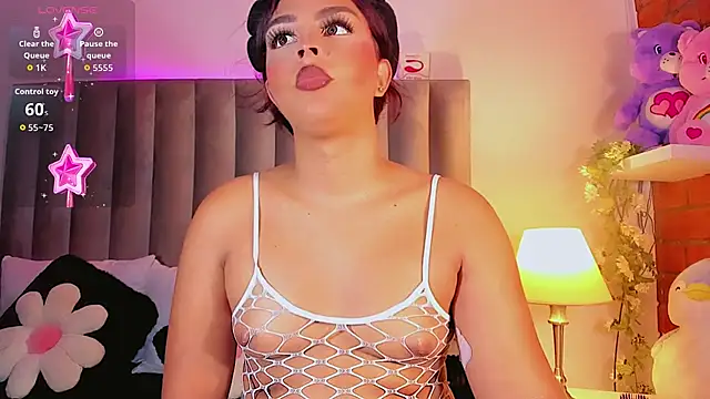 Snapshot of CamiiGarcia chatting on October 5, 2025, 7:48 pm CamiiGarcia online show from October 5, 2025, 7:48 pm