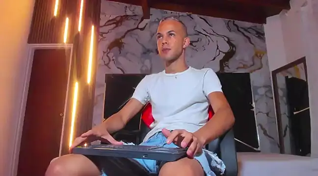 Snapshot of Jeremmy_Love chatting on March 9, 2025, 1:04 pm Jeremmy Love online show from March 9, 2025, 1:04 pm