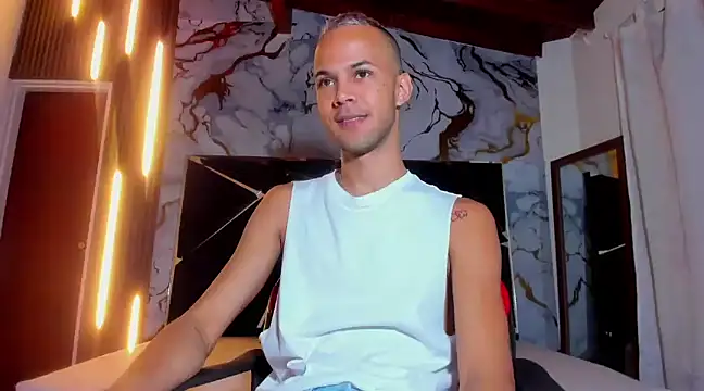 Snapshot of Jeremmy_Love chatting on March 7, 2025, 12:23 pm Jeremmy Love online show from March 7, 2025, 12:23 pm