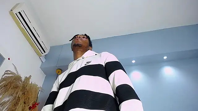 Snapshot of xxxhotbbc chatting on March 13, 2025, 12:24 pm xxxhotbbc online show from March 13, 2025, 12:24 pm