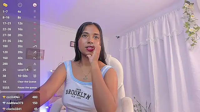 Snapshot of soy_aly_moon chatting on March 6, 2025, 5:46 am soy aly moon online show from March 6, 2025, 5:46 am