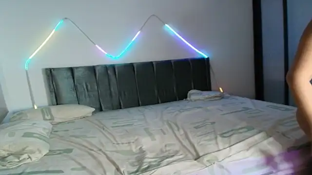 gisell363472 online show from November 16, 2025, 10:02 pm