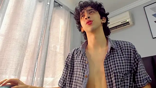 Snapshot of Alezzandro_ chatting on February 26, 2025, 2:16 pm Alezzandro online show from February 26, 2025, 2:16 pm