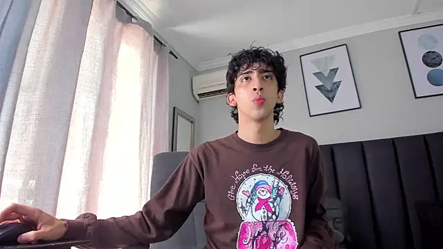 Snapshot of Alezzandro_ chatting on March 18, 2025, 1:55 pm Alezzandro online show from March 18, 2025, 1:55 pm