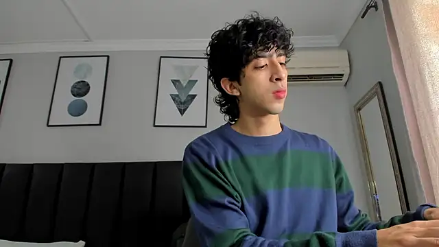 Snapshot of Alezzandro_ chatting on March 20, 2025, 1:15 pm Alezzandro online show from March 20, 2025, 1:15 pm