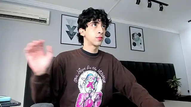 Snapshot of Alezzandro_ chatting on March 8, 2025, 1:47 pm Alezzandro online show from March 8, 2025, 1:47 pm