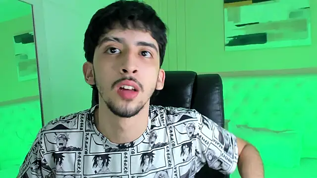 Snapshot of Alezzandro_ chatting on September 8, 2025, 8:30 pm Alezzandro online show from September 8, 2025, 8:30 pm