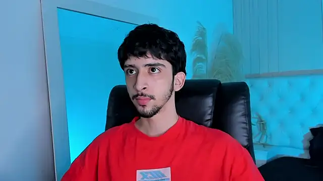 Snapshot of Alezzandro_ chatting on September 17, 2025, 8:33 pm Alezzandro online show from September 17, 2025, 8:33 pm