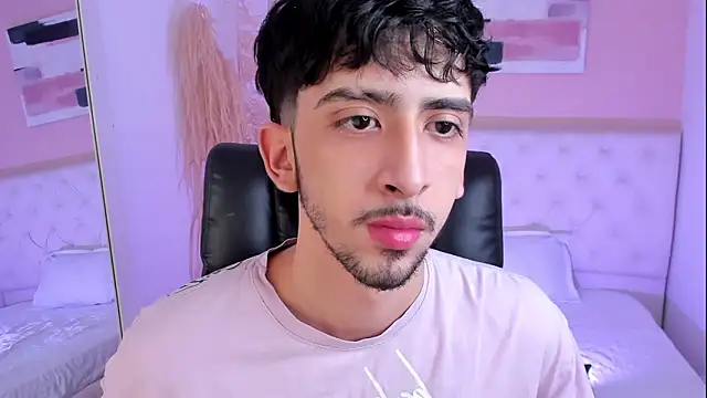 Snapshot of Alezzandro_ chatting on September 24, 2025, 8:26 pm Alezzandro online show from September 24, 2025, 8:26 pm