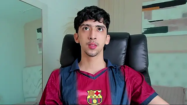 Snapshot of Alezzandro_ chatting on October 9, 2025, 9:15 pm Alezzandro online show from October 9, 2025, 9:15 pm