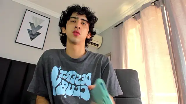 Snapshot of Alezzandro_ chatting on February 28, 2025, 2:09 pm Alezzandro online show from February 28, 2025, 2:09 pm