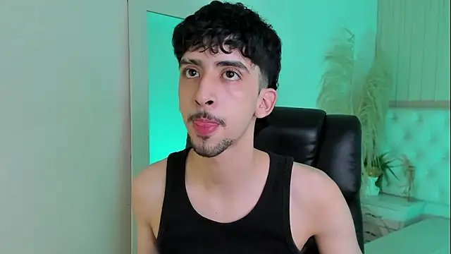 Snapshot of Alezzandro_ chatting on September 25, 2025, 8:26 pm Alezzandro online show from September 25, 2025, 8:26 pm