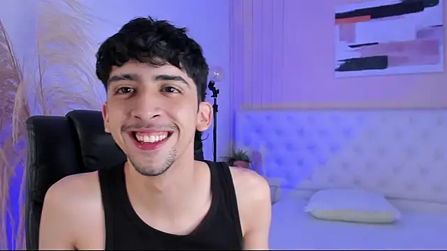 Snapshot of Alezzandro_ chatting on October 12, 2025, 8:32 pm Alezzandro online show from October 12, 2025, 8:32 pm